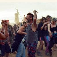 Sir&acirc;t: o filme que mostra que dan&ccedil;ar tamb&eacute;m &eacute; uma forma de procurar sentido