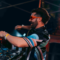 Alok leva os pais ao Mainstage do Tomorrowland